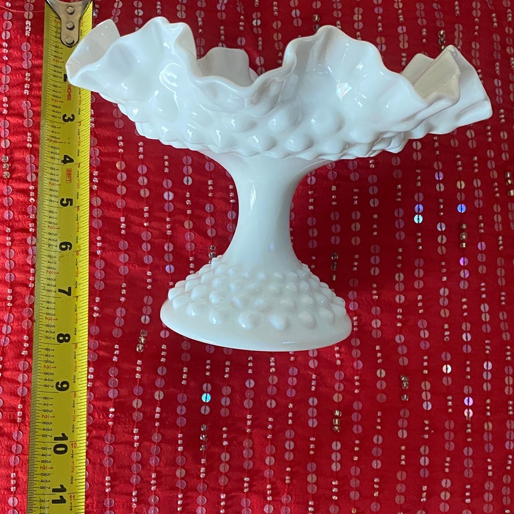 Beautiful Vintage Milk Glass Large Vase Excellent Condition